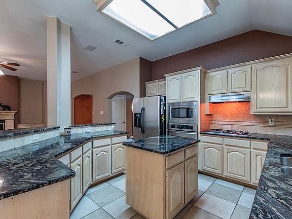3rd image of 3831 Belton Dr