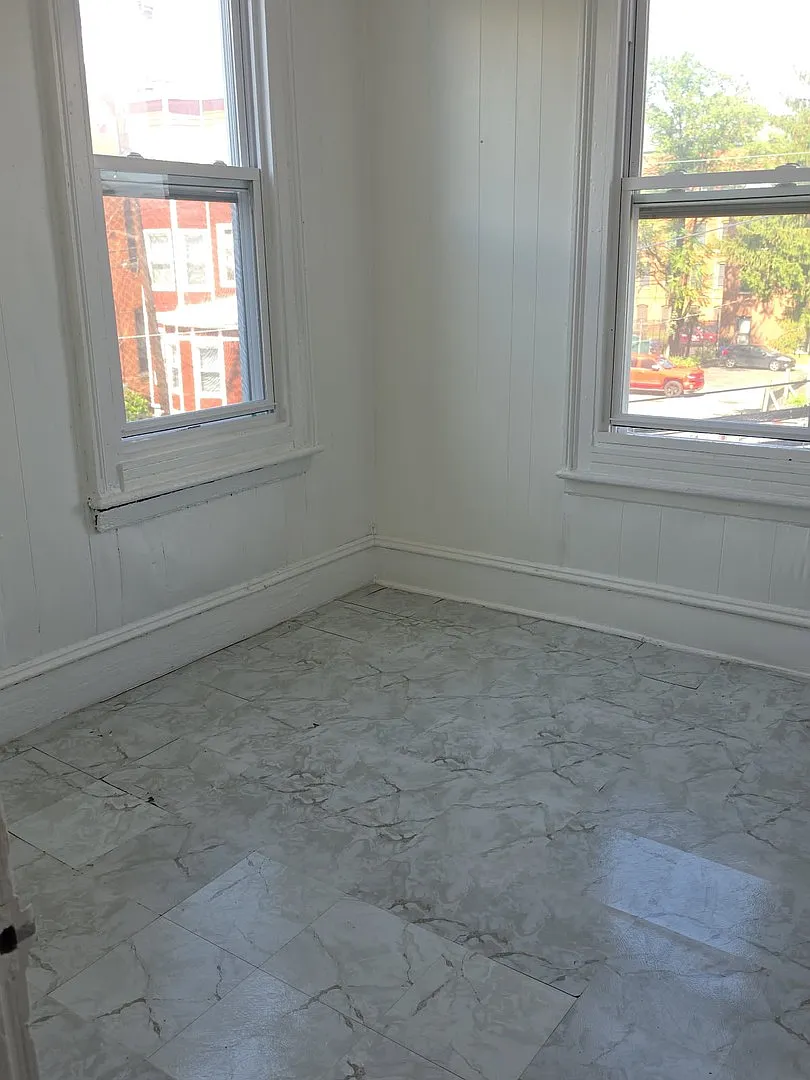 3 bed, $2,100 — Photo 2