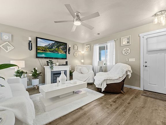 2nd image of 2883 Presley Ave