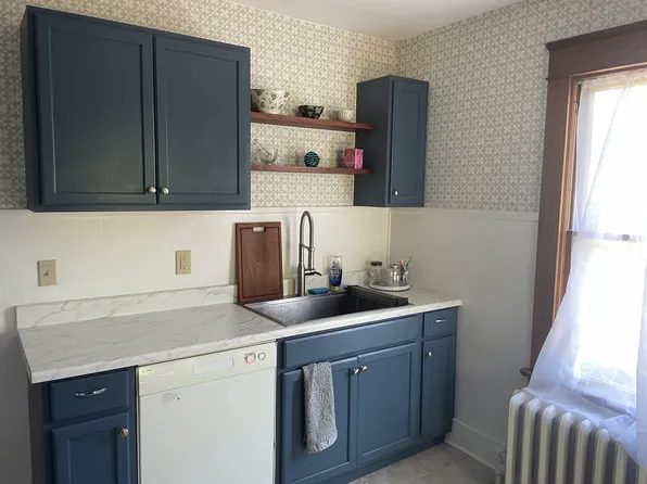 118 Fairfield St APT 2, Saint Albans, VT 05478