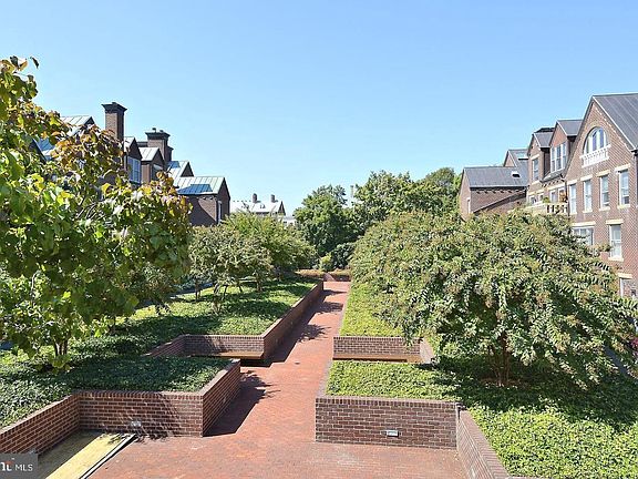 5th image of 154 N Union St
