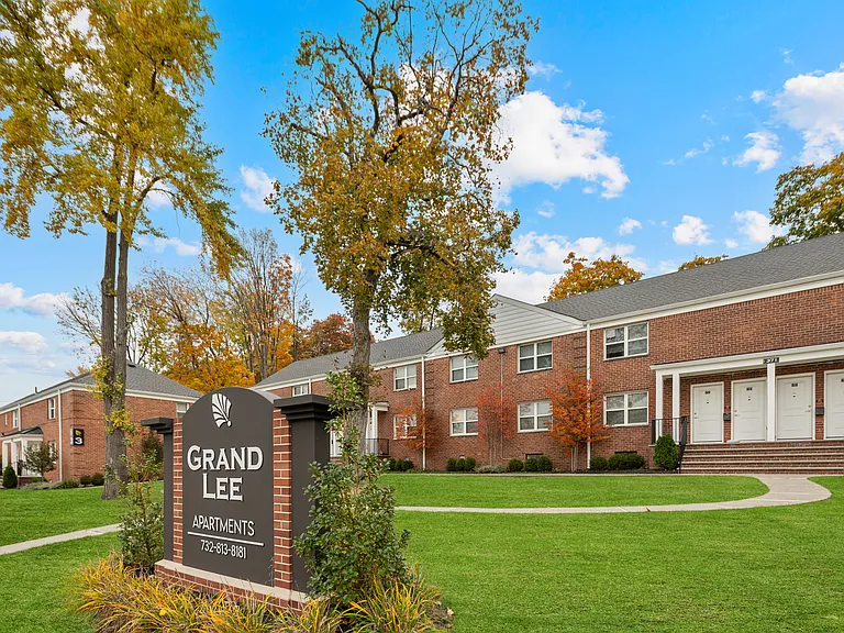 Grand Lee Apartments — Photo 10