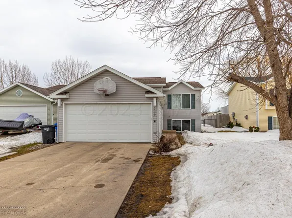 5520 19th St S, Fargo, ND 58104
