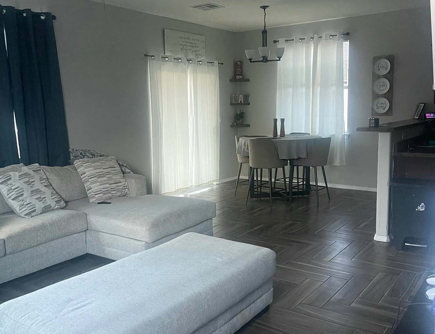 3 bed, 2.5 bath, 1407 sqft, $1,800 — Photo 3