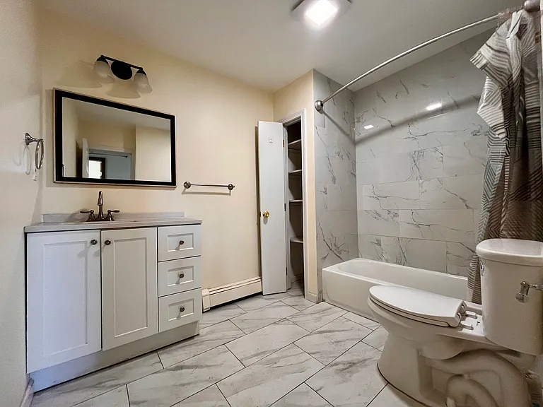 18 Crescent St #2 — Photo 4