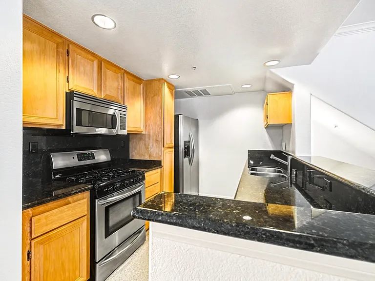 5200 Premiere Hills Cir #123 — Photo 7