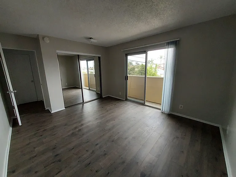 1x1 $1,833- Port Hueneme