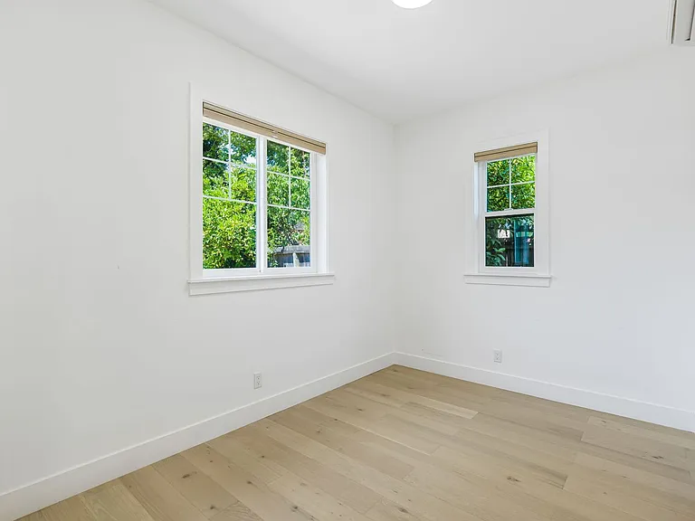 1217 Hester Ave — Photo 15