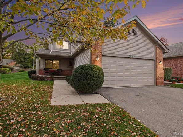 1003 Pinewood Ct, Brighton, MI 48116
