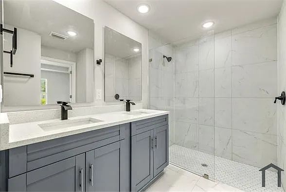 2804 64th St W — Photo 5
