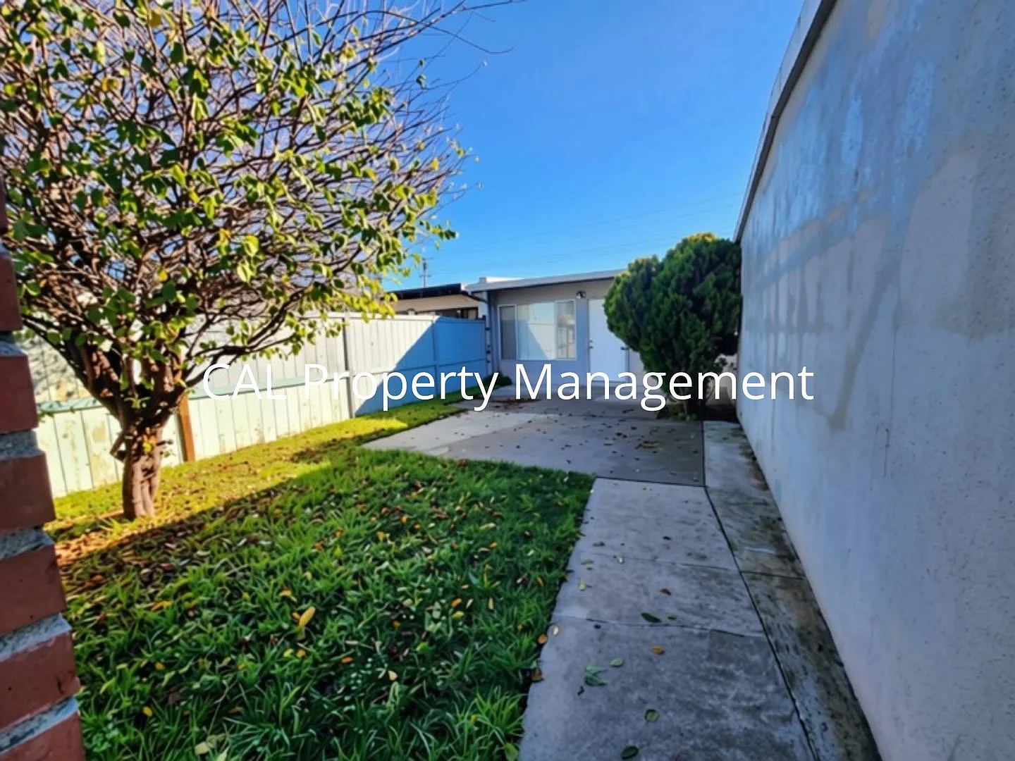 Rare 4BD/2BA Home | 2-Car Garage & Large Backyard in Salinas — Photo 2