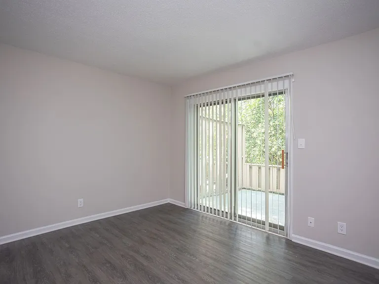 Beautiful Chesney Woods Townhomes — Photo 26