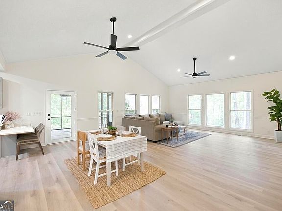 5th image of 2203 Plantation Dr