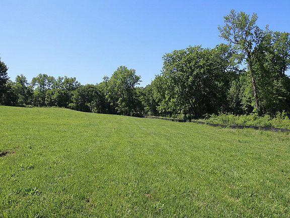 2nd image of 1007 Luptonville Xing