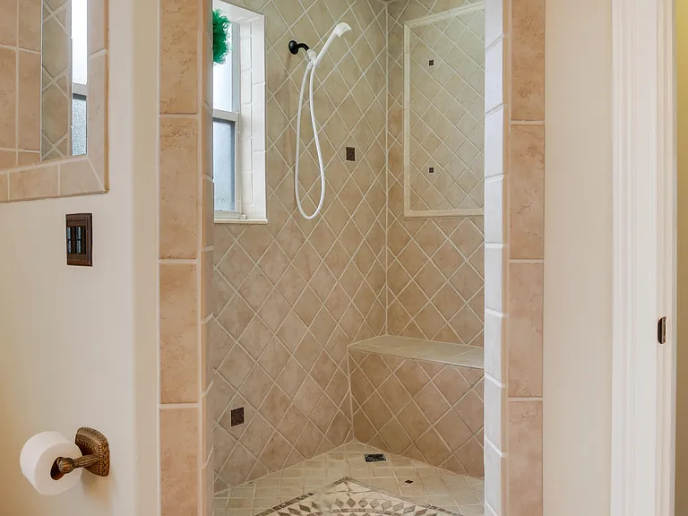 2070 Chagall Cir — Photo 47