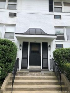 48 Avon Cir, Pt Chester, NY, 10573