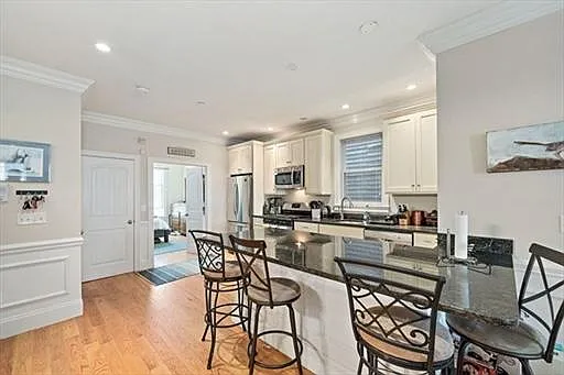 179 W 5th St #1 — Photo 8