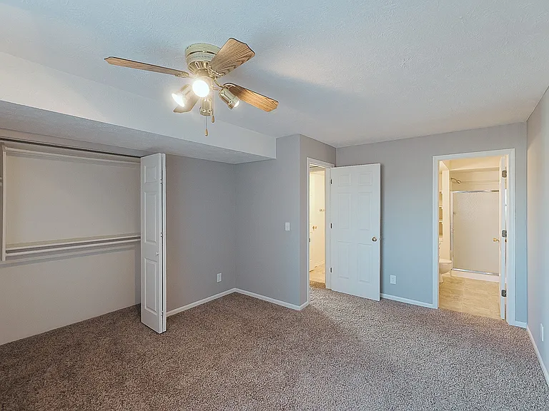 Applewood Pointe Apartments — Photo 29