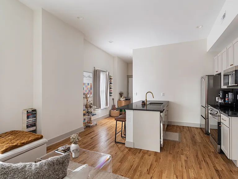 335 W Pike St #C — Photo 9