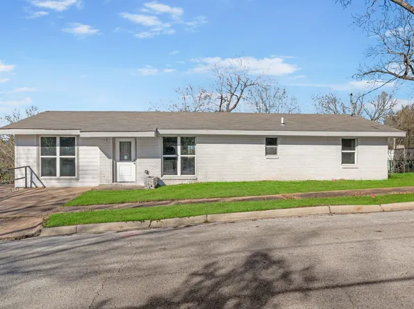 1614 13th St, Huntsville, TX 77340