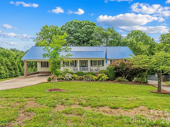 4th image of 183 Greenlea Cir
