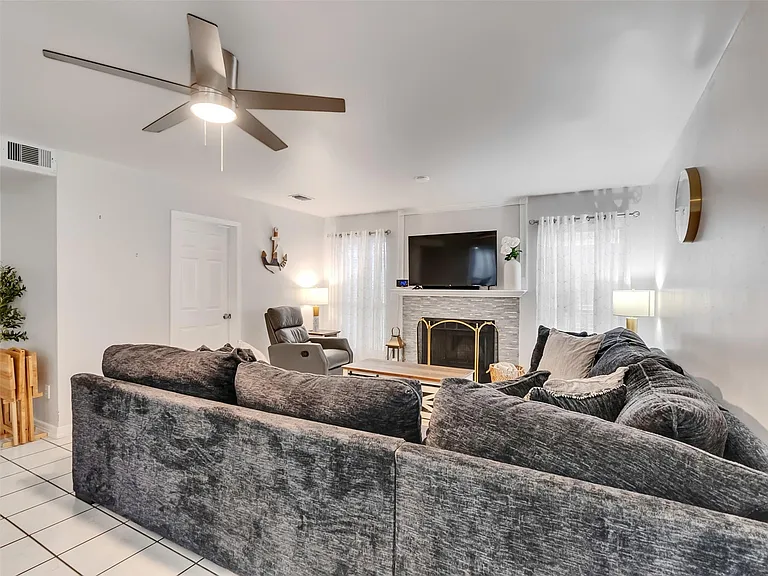 10027 Glenkirk Dr — Photo 10