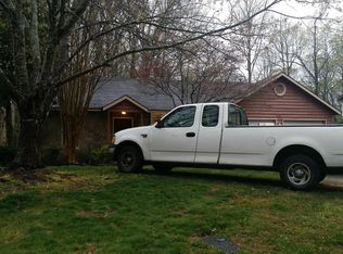 833 Greenhedge Dr, Stone Mountain, GA 30088