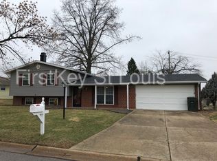 29 Green Hill Ln, Saint Peters, MO 63376