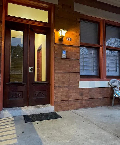 Entry to building