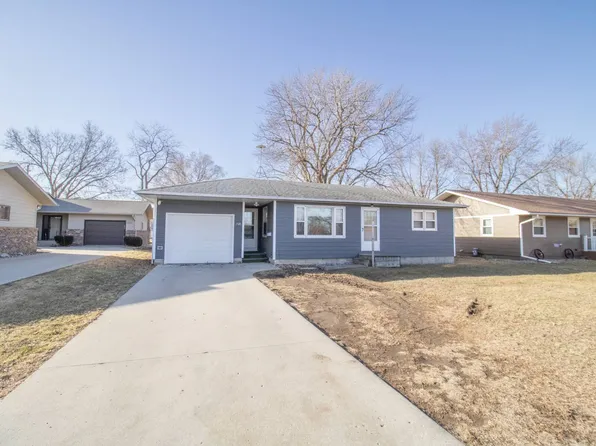 1718 18th St, Rock Valley, IA 51247