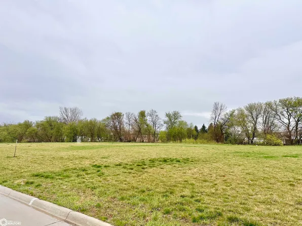 4th St NE, Britt, IA 50423