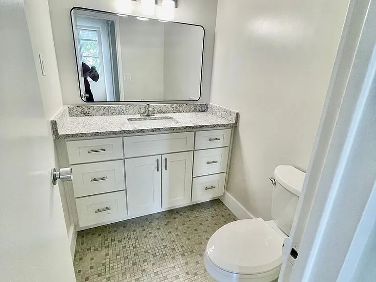 Two Bedroom Condo in Downtown Charleston — Photo 11
