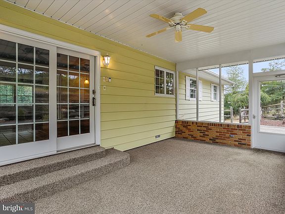 4th image of 15 Old Orchard Dr