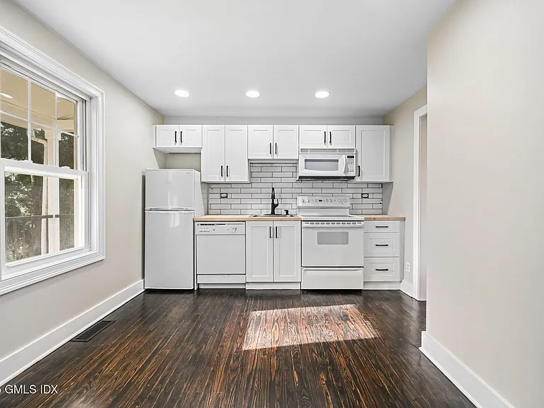 2 Sherman Ave #COTTAGE — Photo 4