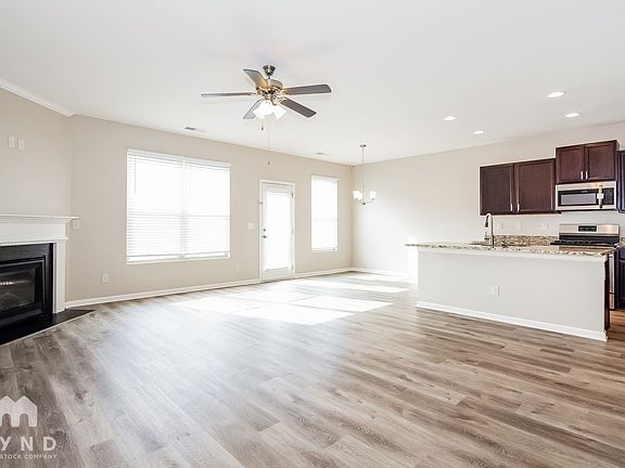 5th image of 484 Dasheill Ln