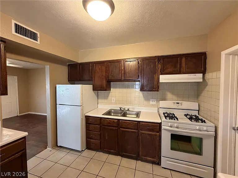 110 Silver St — Photo 14