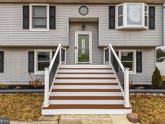 3rd image of 2386 Monroe Ave