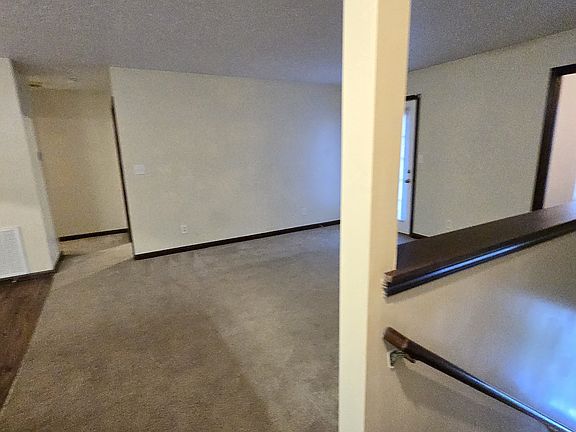 2nd image of 118 Colonial Cir #2B