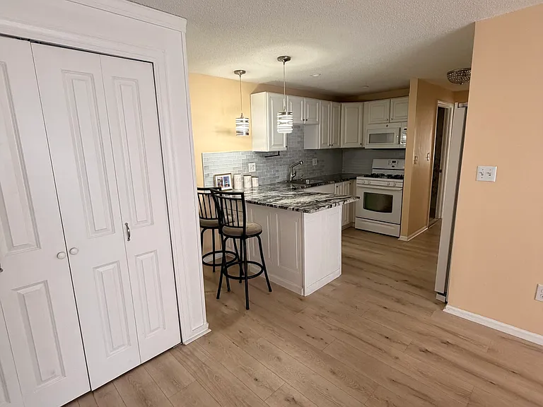 265 Burritt St #105 — Photo 6