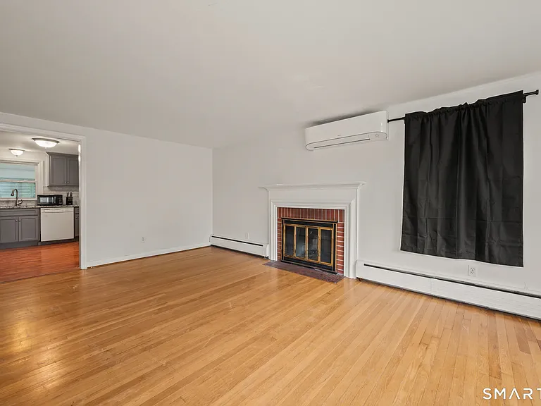 58 Jackson Ave — Photo 2