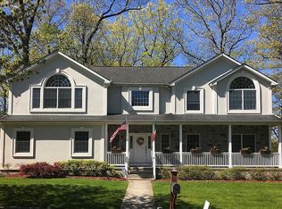 4 Coombs Ln, Midland Park, NJ 07432