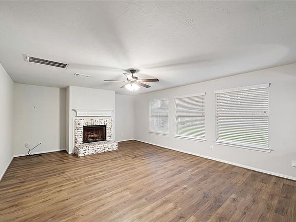 4th image of 18310 Harnett Dr