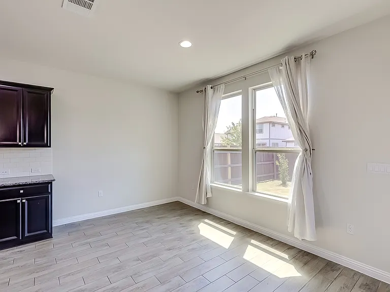 1005 Cold Bear Cv — Photo 13