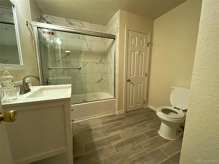 Full Bathroom #4