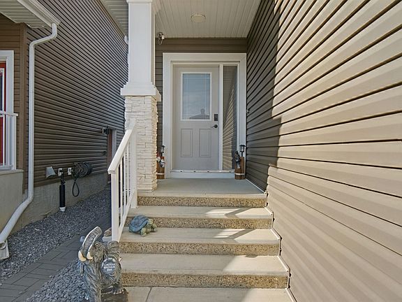 3rd image of 3895 Robins Cres NW