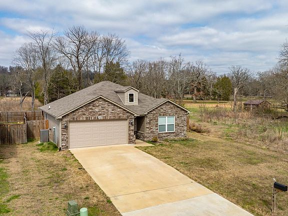 2nd image of 3080 Alderwood Dr