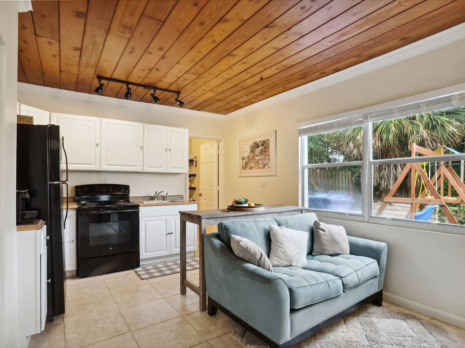 1 bed, 1.0 bath, 528 sqft, $1,600 — Photo 2