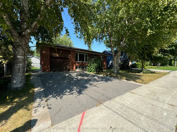 404 Trent St W, Whitby, ON L1N 1M5