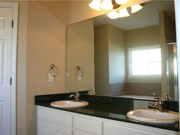 5th image of 250 Crowne Pointe #101