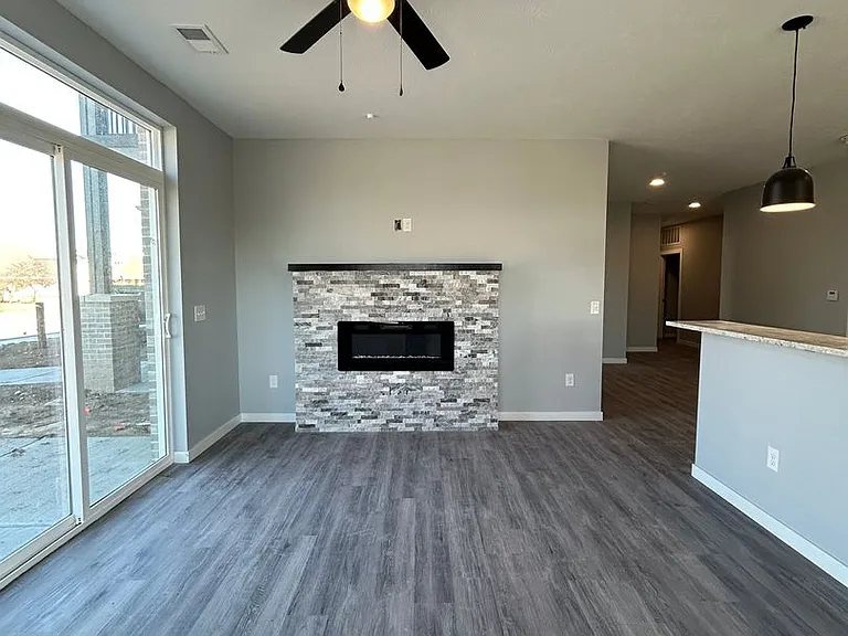 2724 Silver St — Photo 93